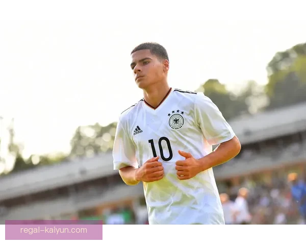 本泽马技术全面性持续提升，备受期待在新赛季中展现更多实力